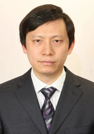 石伟